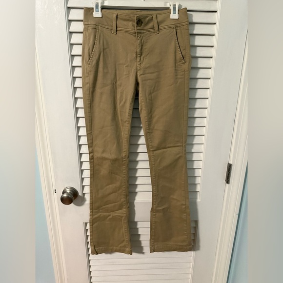 American Eagle Super Stretch Strait leg Mid Rise women’s Kakhi’s. 2R - Picture 1 of 3